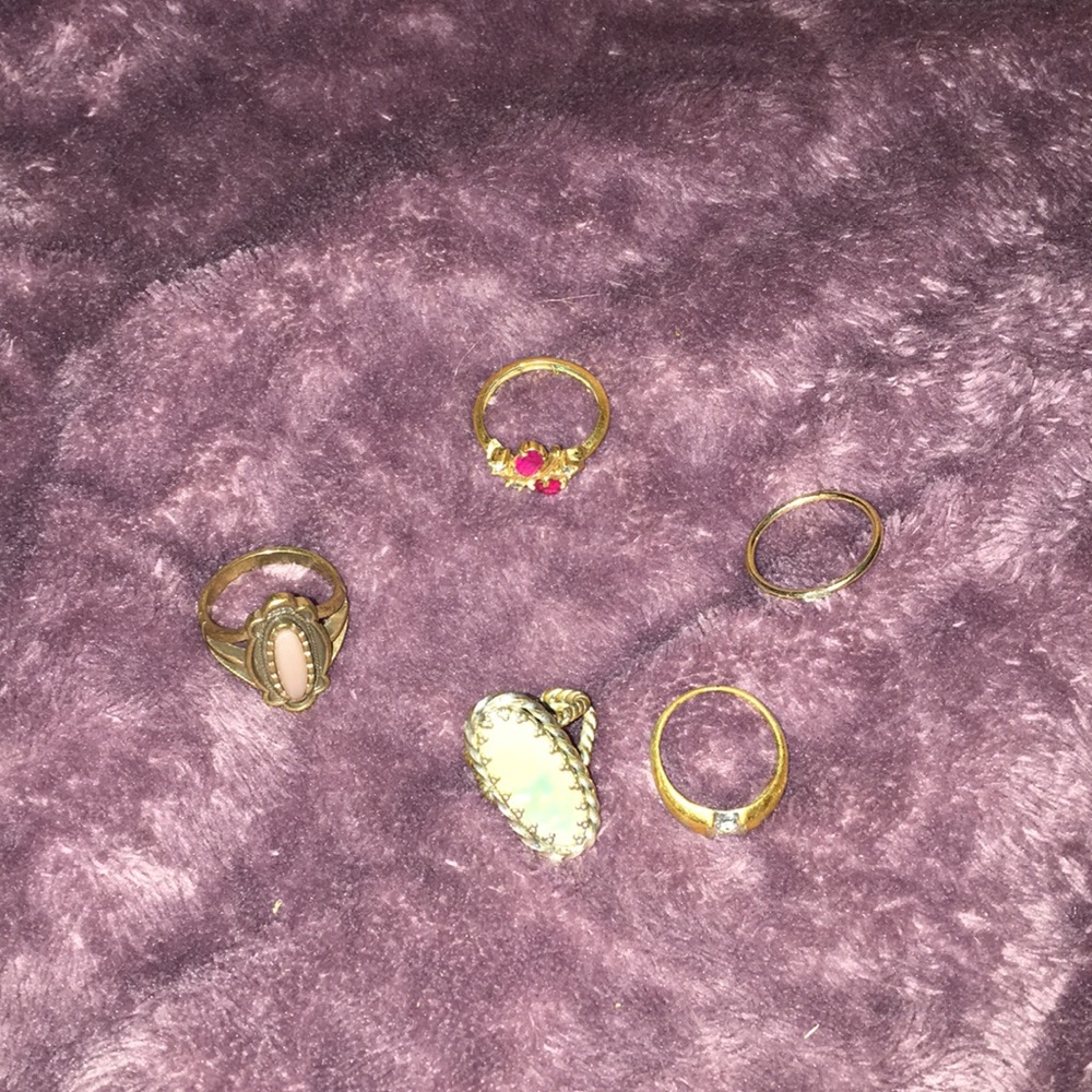 i’m selling 5 multicolored rings
